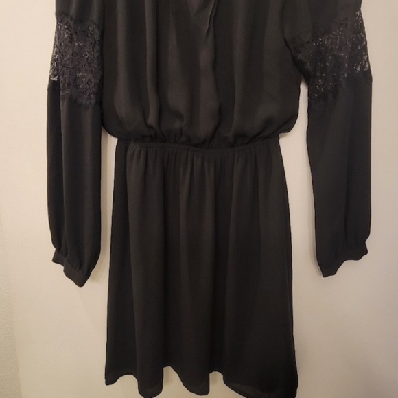 Black Long-Sleeved Dress with Lace Detail - Picture 2 of 4